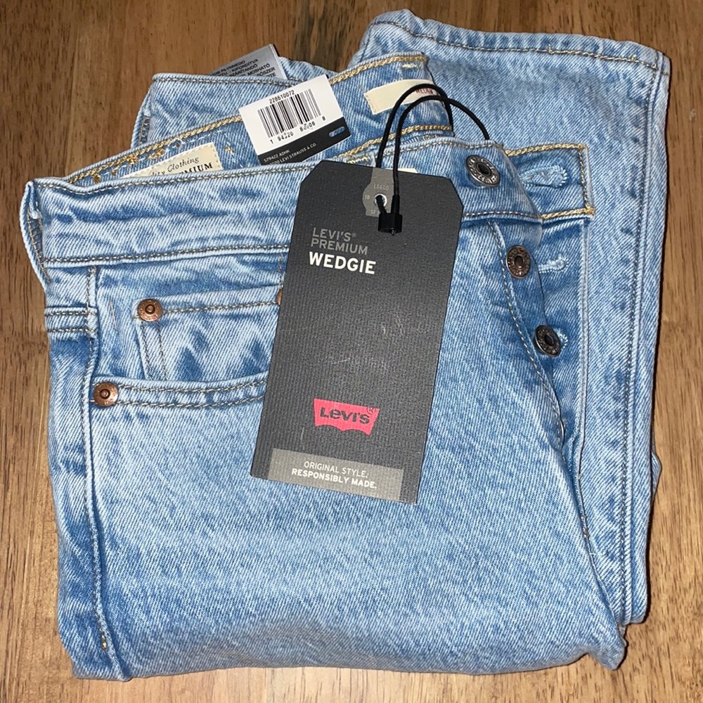NWT Levi’s High Rise Wedgie Jeans - Size 25